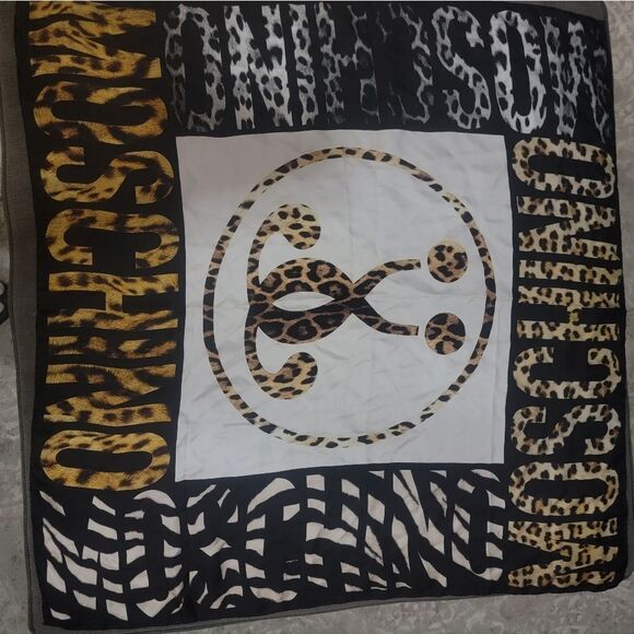 MOSCHINO Women's Silk Animal Printed Large square logo Scarf Size 35x35 - Picture 10 of 10
